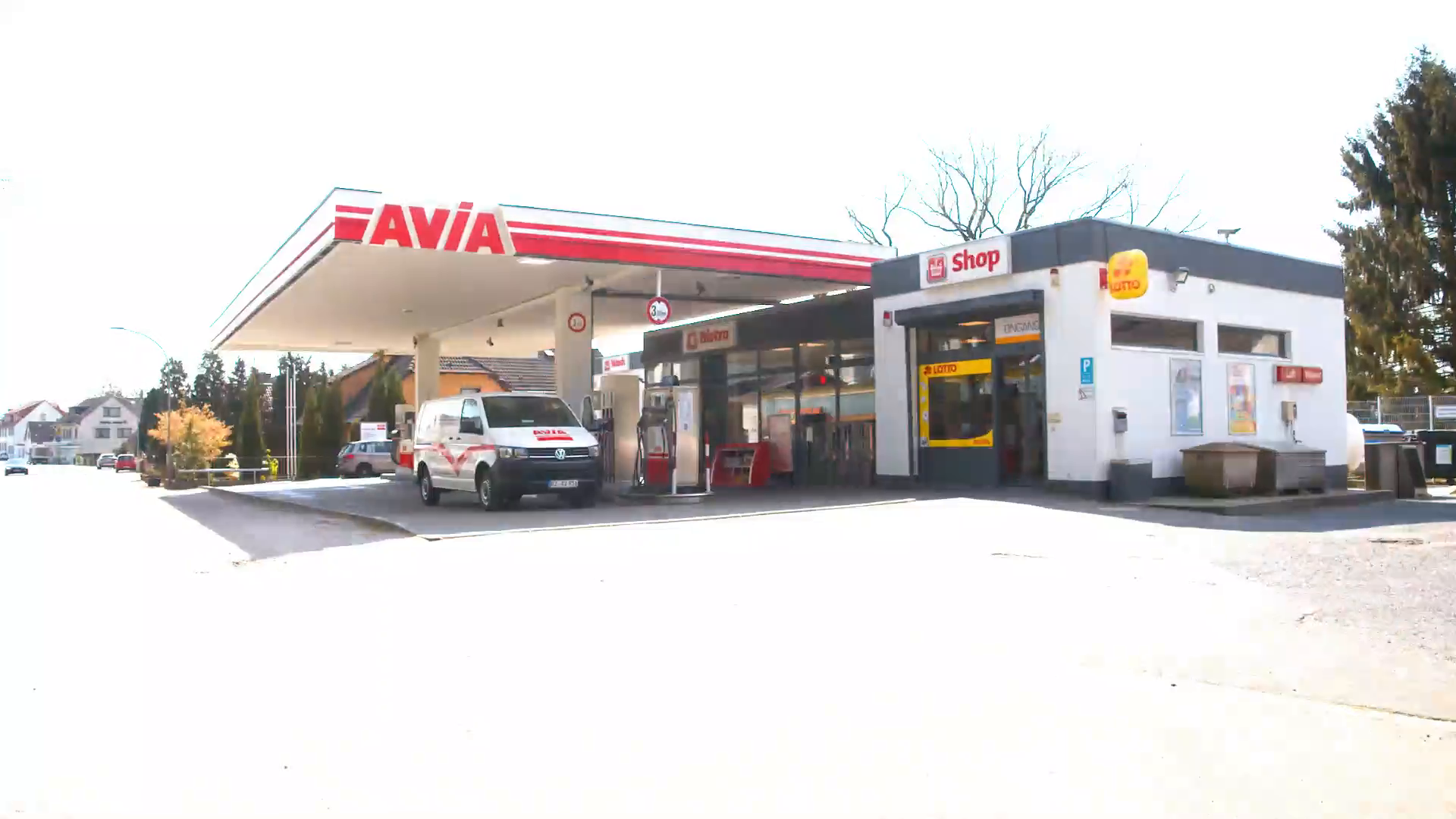 Unternehmensvideo von Avia-Tankstelle und KFZ-Meisterbetrieb Stefanie Holm, Tankstelle in Börnsen
