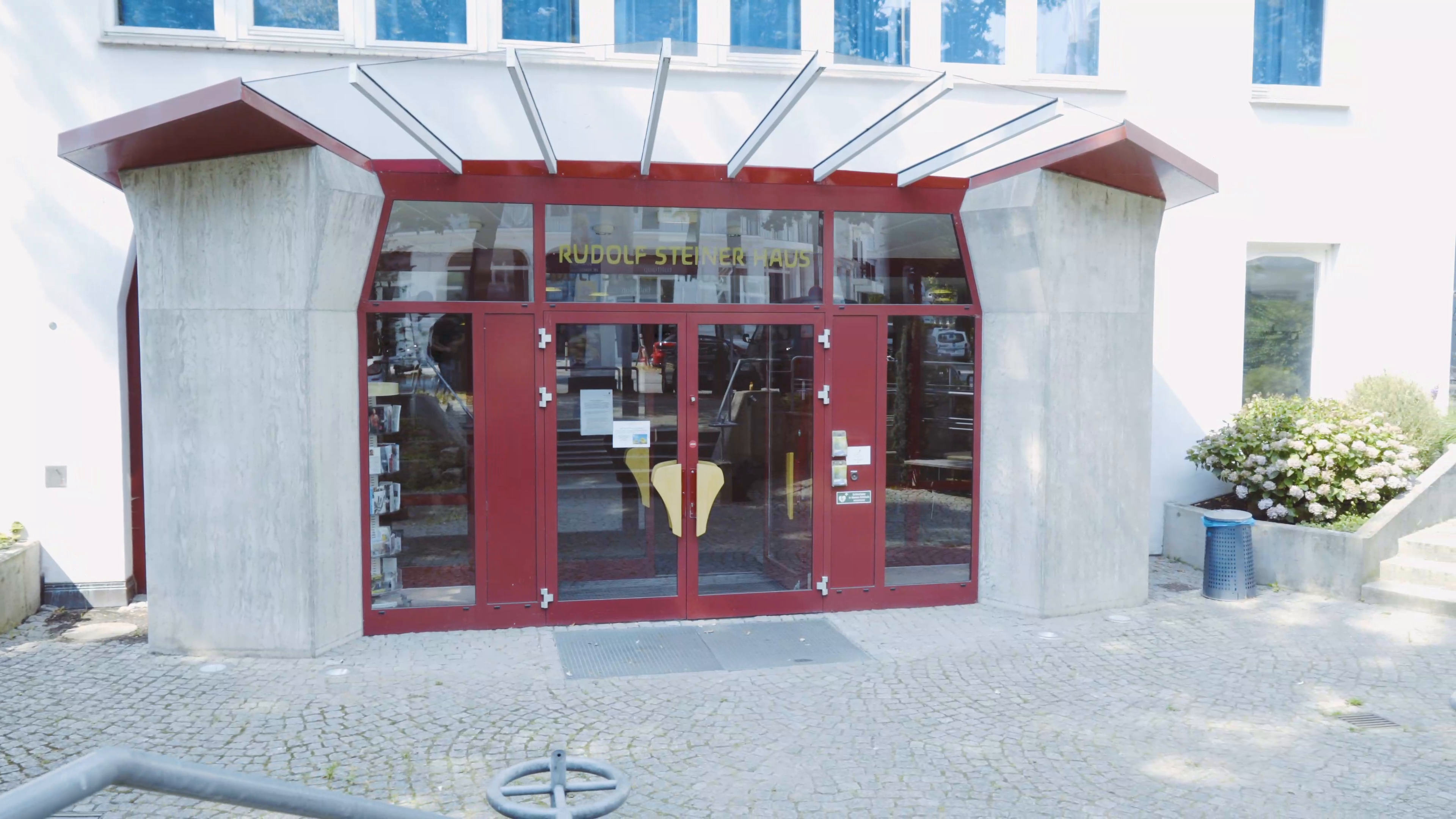 Company video by coaching on stage, education in Hamburg