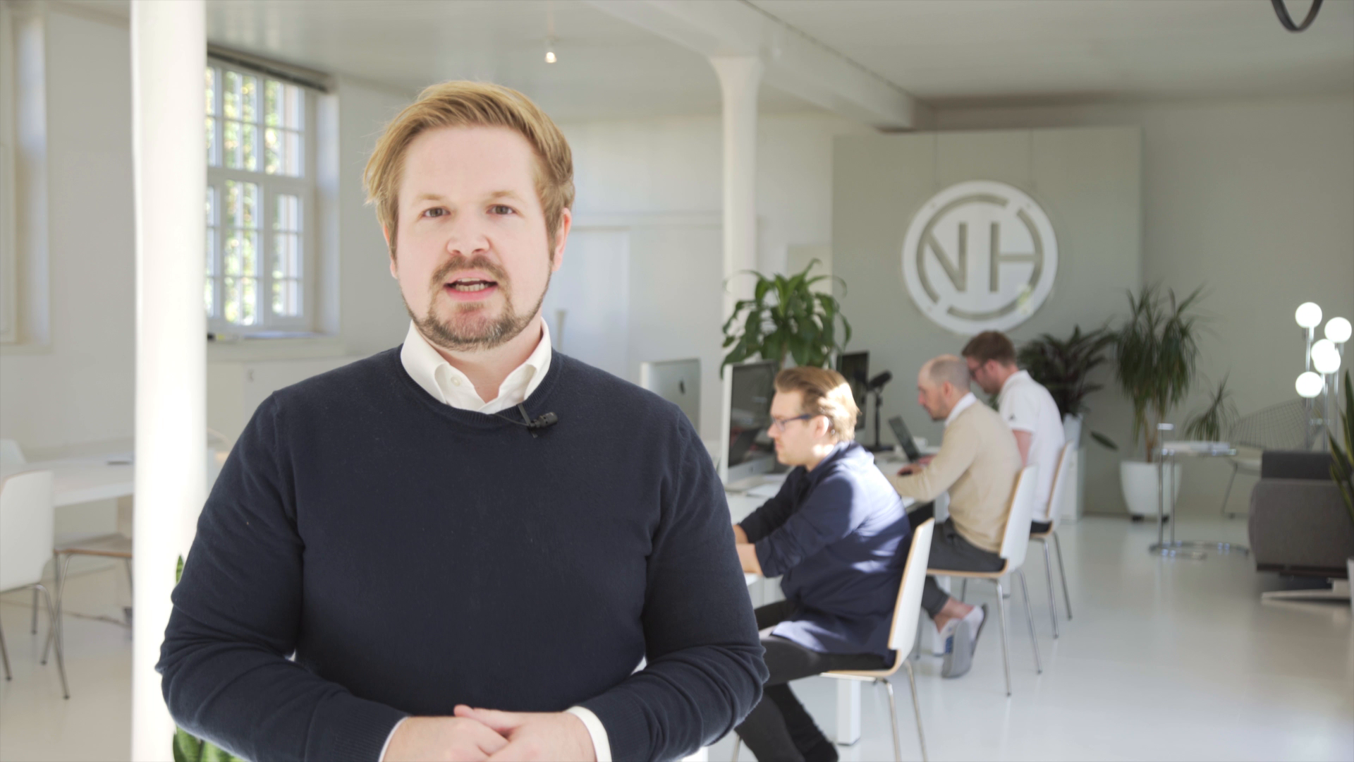 Company video by Nico Hüsch, insurance in Hamburg