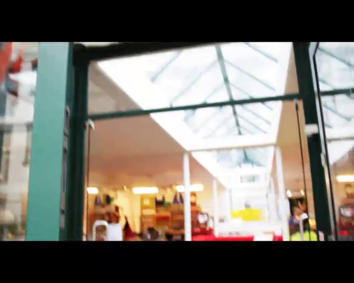 Company video by Dieter Lübke Schaumdesign, retail in Hamburg Ottensen