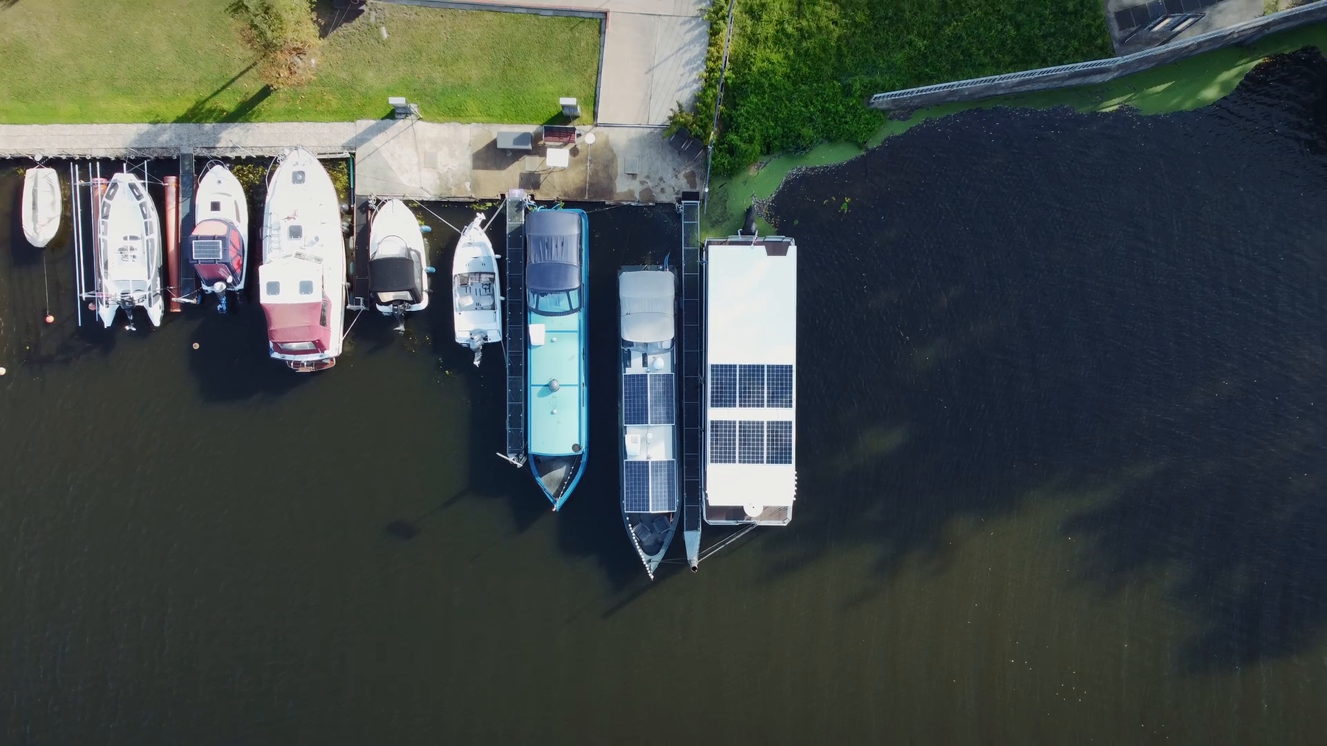 Hausboot Lütje am Kai